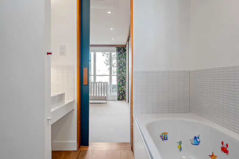 London Fields Modern Home, K520 (photo 22)