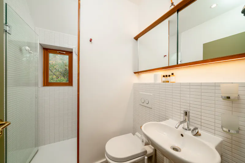 Bathroom at London Fields Modern Home, K520 (photo 28)