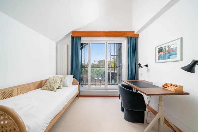 Bedroom at London Fields Modern Home, K520 (photo 30)