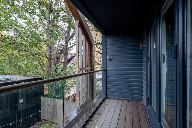 Balcony at London Fields Modern Home, K520 (photo 24)
