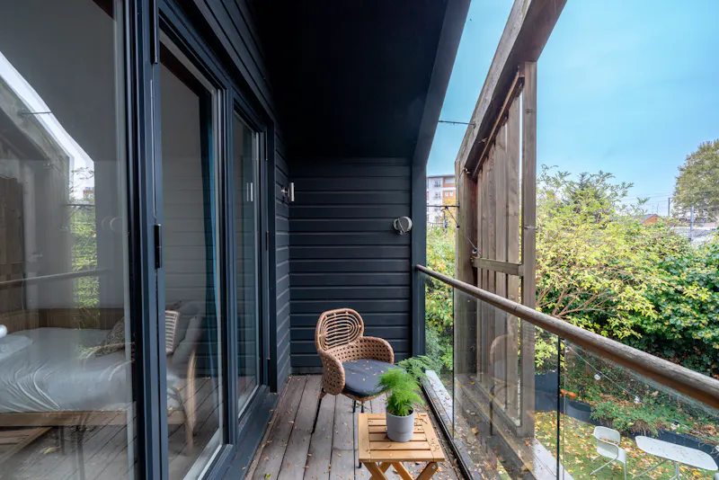 Balcony at London Fields Modern Home, K520 (photo 34)