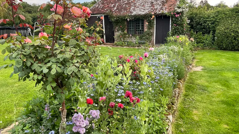 Whimsical Liphook Tudor Cottage, C962 (photo 32)