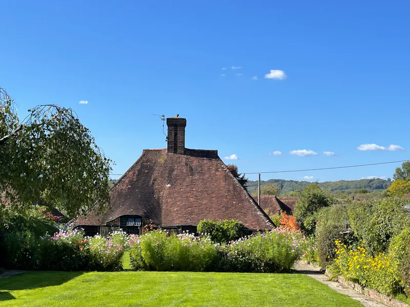 Whimsical Liphook Tudor Cottage, C962 (photo 33)