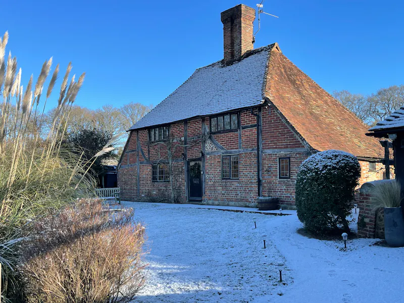 Whimsical Liphook Tudor Cottage, C962 (photo 47)