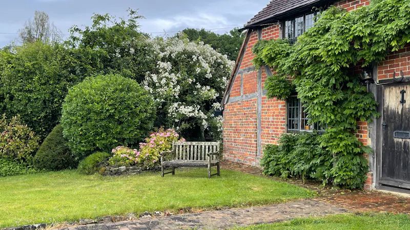 Whimsical Liphook Tudor Cottage, C962 (photo 39)