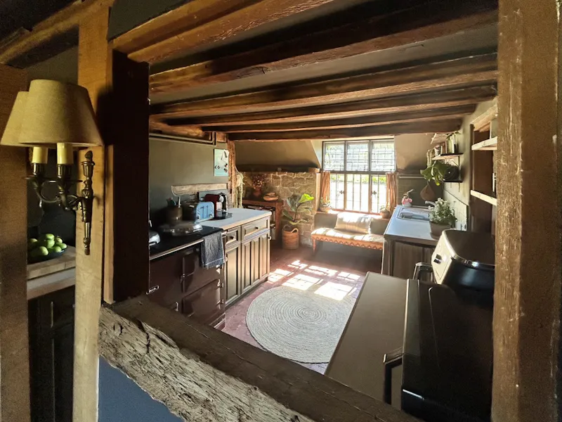 Whimsical Liphook Tudor Cottage, C962 (photo 7)
