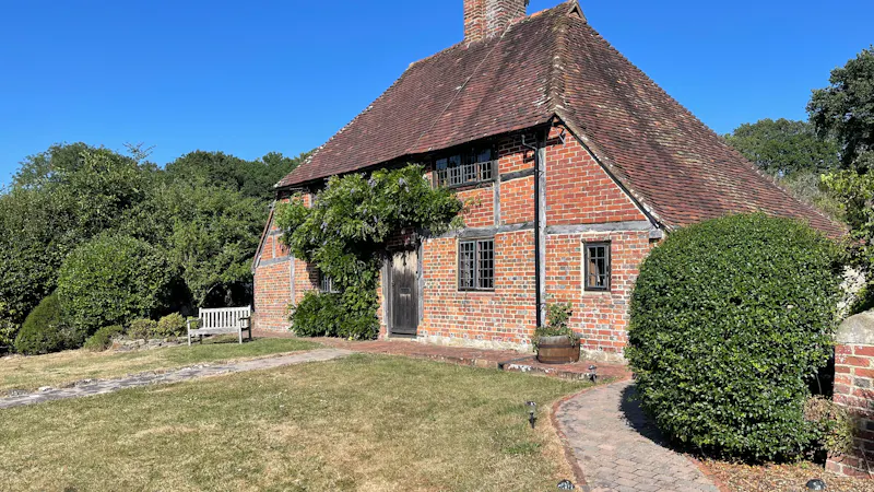Whimsical Liphook Tudor Cottage, C962 (photo 38)