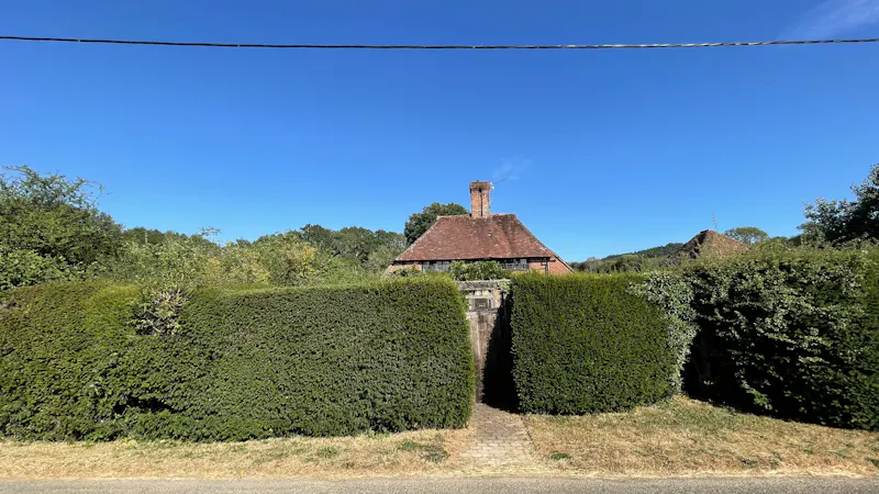 Whimsical Liphook Tudor Cottage, C962 (photo 42)