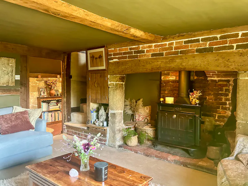 Whimsical Liphook Tudor Cottage, C962 (photo 13)