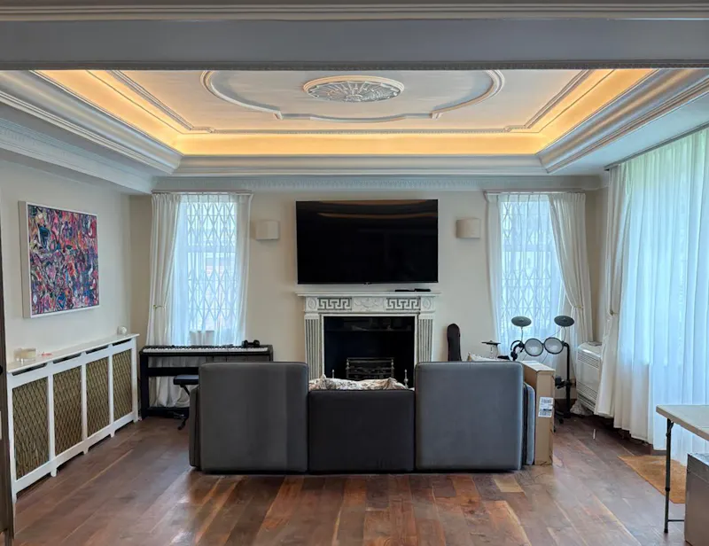 Living Room at Kilburn Luxe Modern Mansion, D2901 (photo 18)