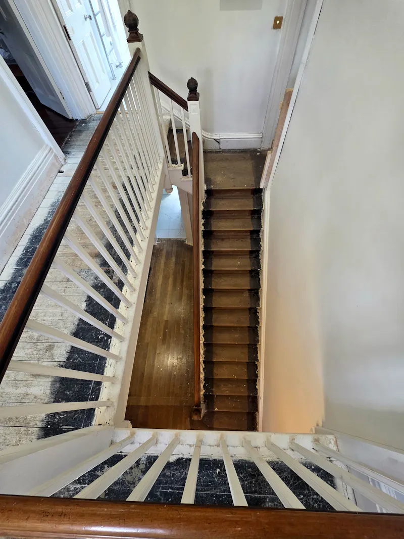 Staircase at Uxbridge Arts & Crafts House, C963 (photo 10)