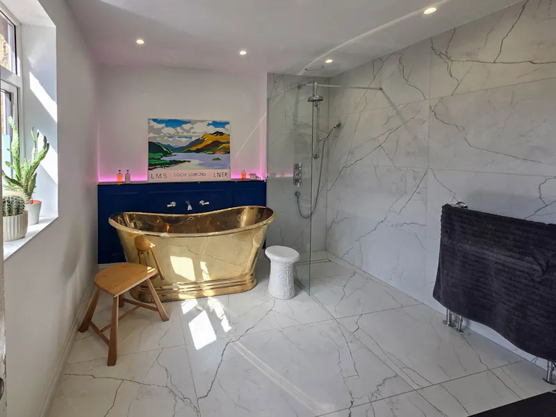 Bath at Uxbridge Arts & Crafts House, C963 (photo 24)