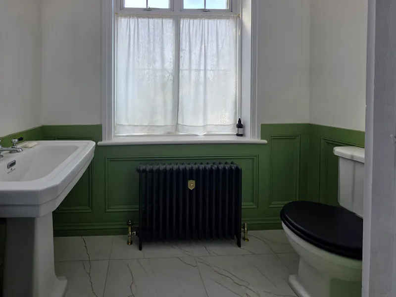 Bathroom at Uxbridge Arts & Crafts House, C963 (photo 8)