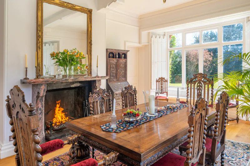 Dining room at Victorian Rectory Aylesbury, D2902 (photo 11)