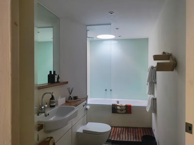 Bath at Earlsfield Modern House, K522 (photo 42)