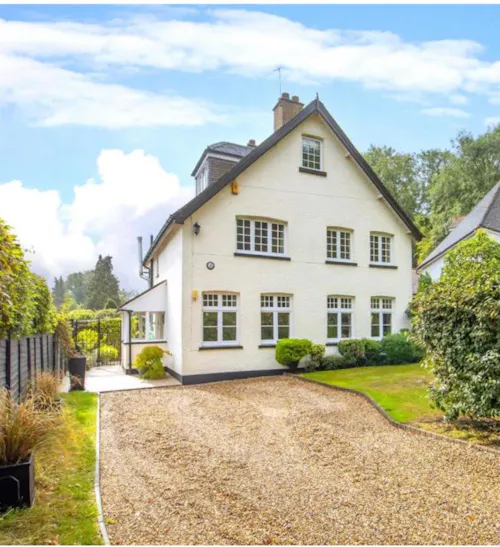 Unmodernised Radlett Cottage, D2903