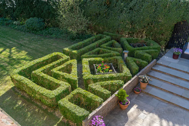 Garden - formal at Victorian Rectory Aylesbury, D2902 (photo 27)