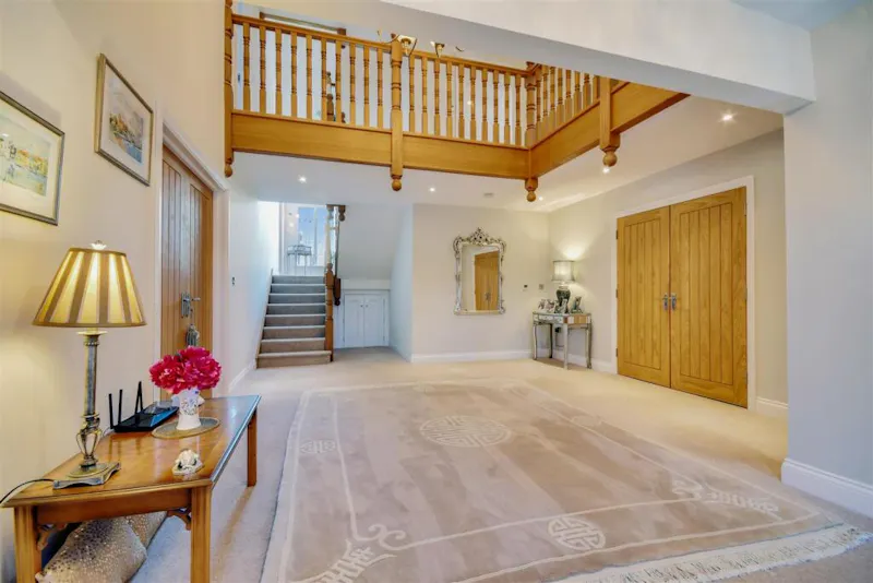 Entrance hall at Stoney Hills Modern Mansion, D2904 (photo 2)