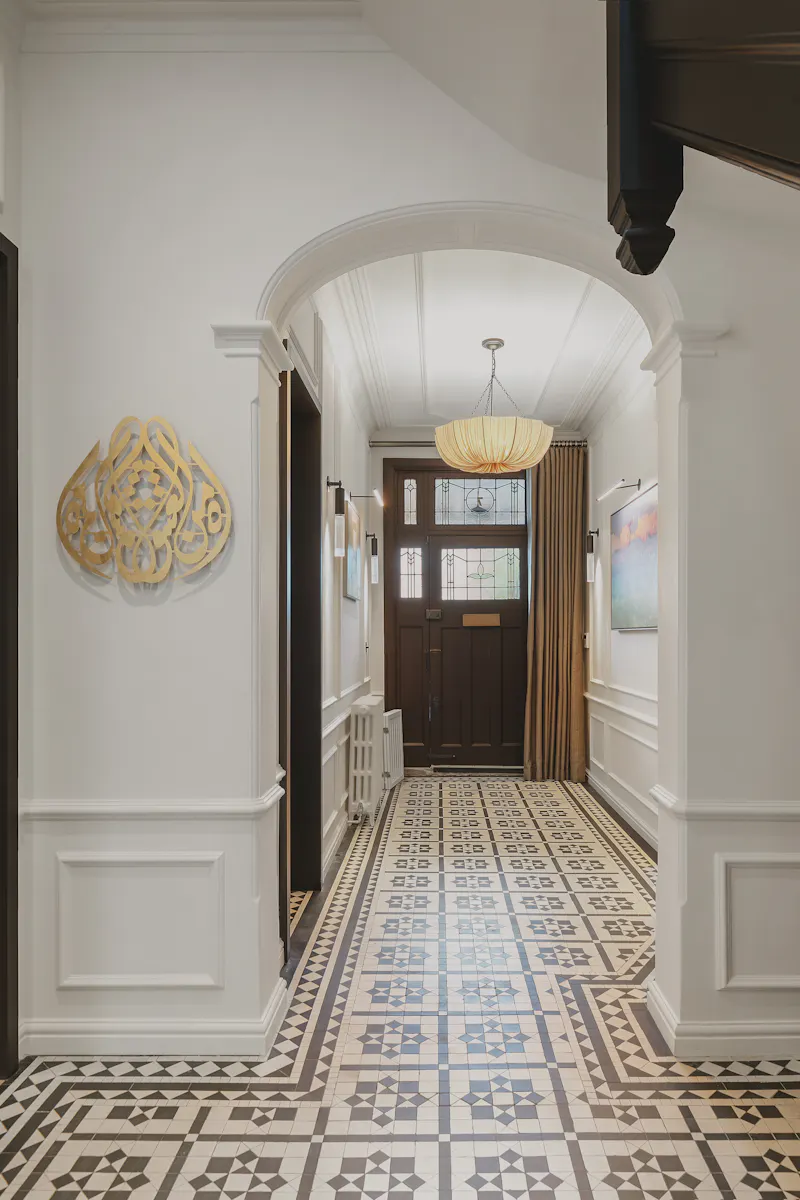 Entrance hall at Elegant Ealing Edwardian Home, E557 (photo 2)