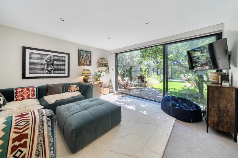 Living Room at Contemporary White City Terrace, B2162 (photo 33)