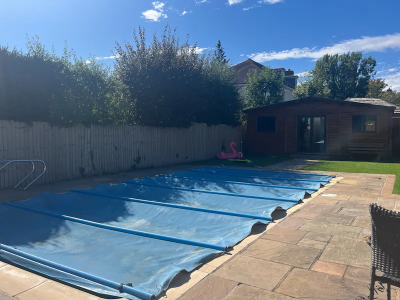 Summer house at Upminster Family Pool House, D2907 (photo 37)