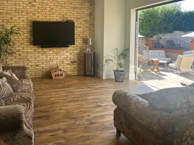 Exposed brick at Upminster Family Pool House, D2907 (photo 11)