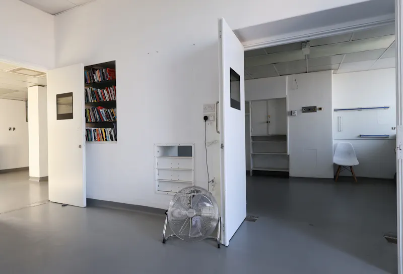 Kings Cross Hospital Studio , Q164 (photo 39)