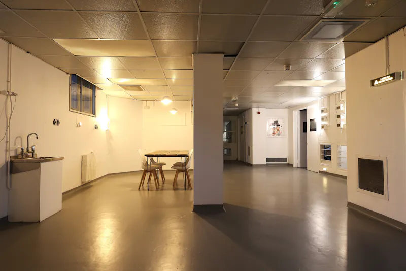 Kings Cross Hospital Studio , Q164 (photo 26)