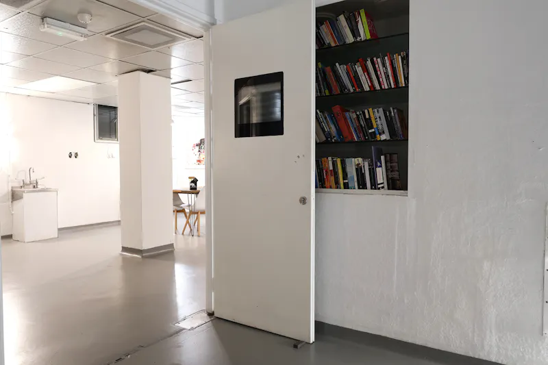 Kings Cross Hospital Studio , Q164 (photo 40)