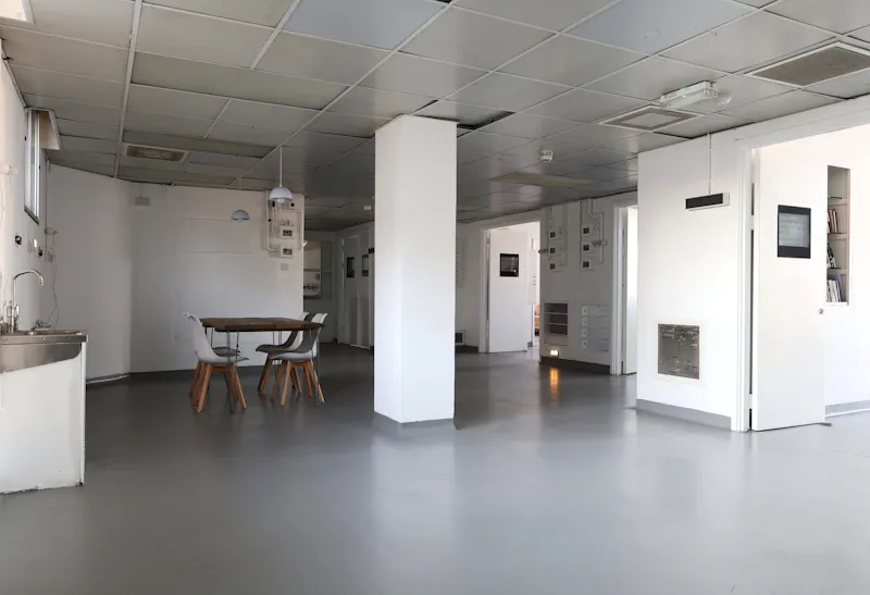 Dining room at Kings Cross Hospital Studio , Q164 (photo 25)