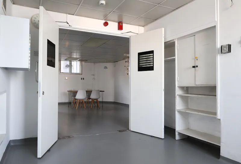 Kings Cross Hospital Studio , Q164 (photo 32)
