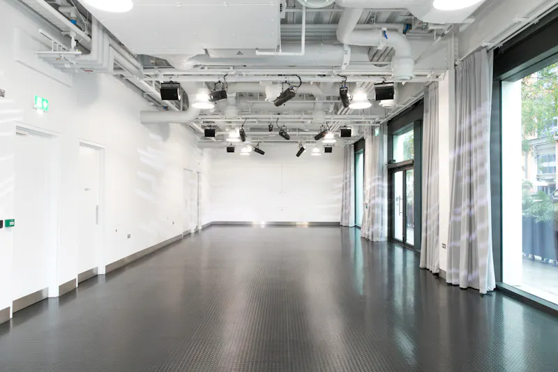 Studio at Canary Wharf Studio, N557 (photo 3)
