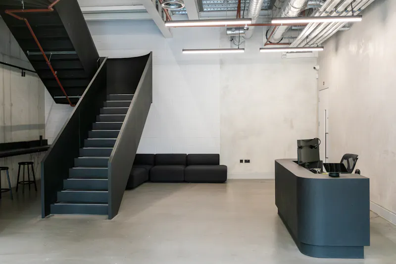 Entrance hall at Canary Wharf Studio, N557 (photo 2)