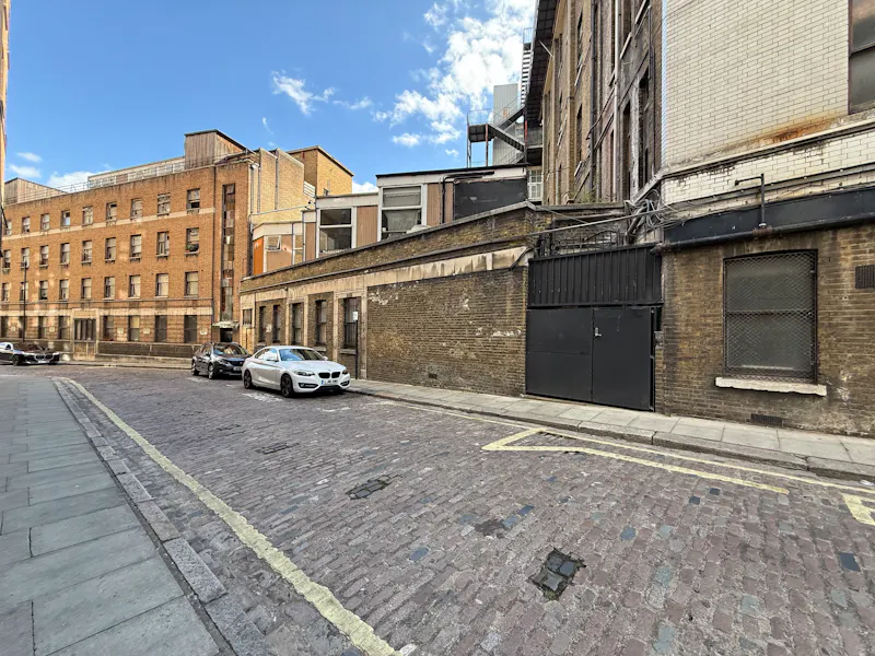 Kings Cross Hospital Studio , Q164 (photo 103)