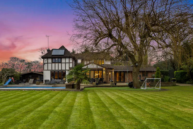 Stanmore Tudor Farmhouse, E558 (photo 35)