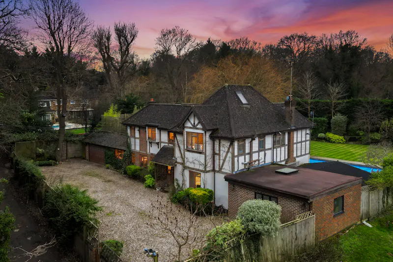Stanmore Tudor Farmhouse, E558 (photo 37)