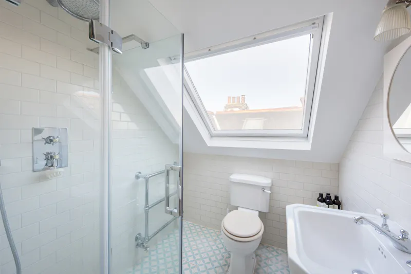 Bathroom at Kensal Rise family house, B1688 (photo 41)