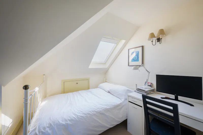 Bedroom at Kensal Rise family house, B1688 (photo 42)