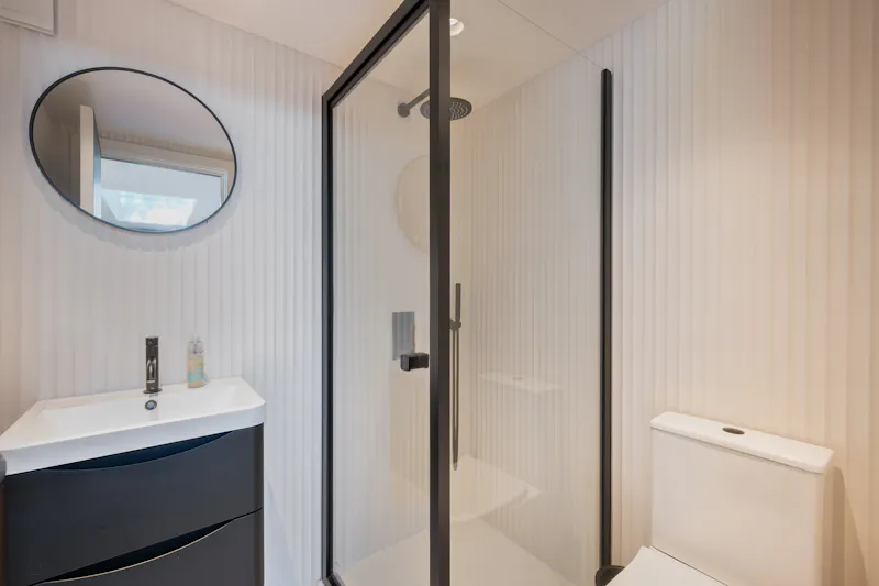 Bathroom at Kensal Rise family house, B1688 (photo 43)