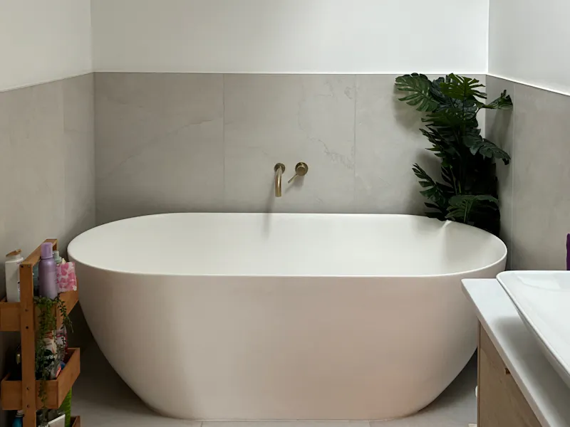 Bath at Large Lymington Detached Home, D2626 (photo 25)