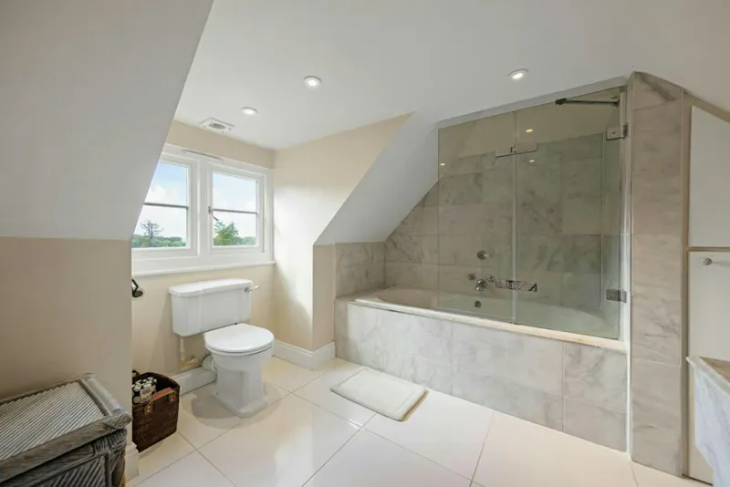 Bathroom at St. Leonards Hill Country House, D2908 (photo 16)