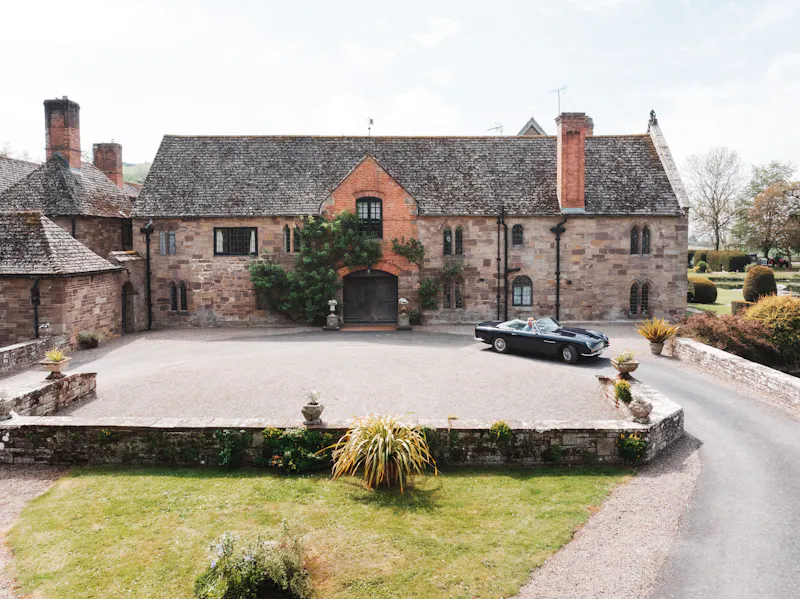 Driveway at Hereford Tudor Manor House, M377 (photo 13)