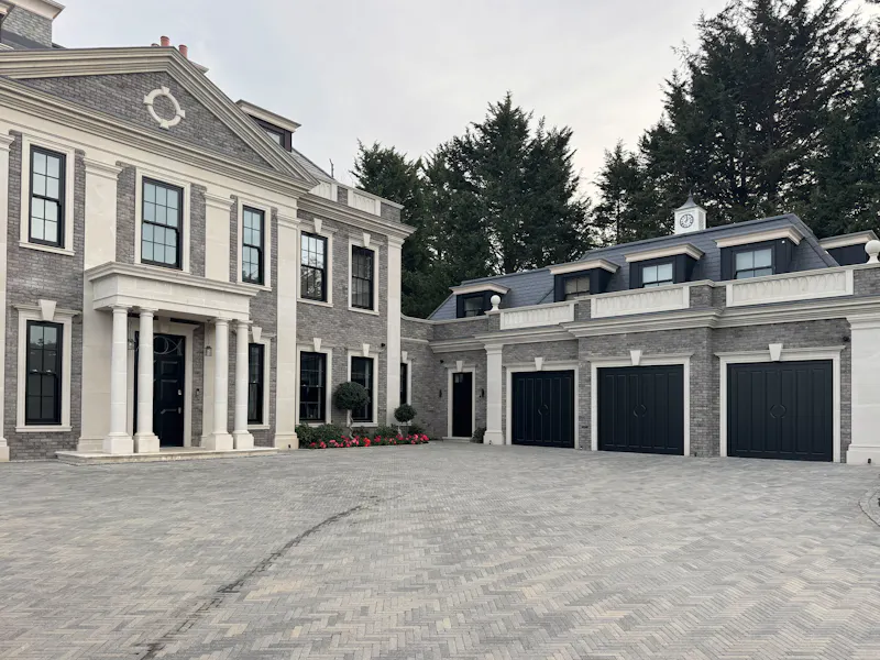 Garage at Contemporary Radlett House, D2909 (photo 73)