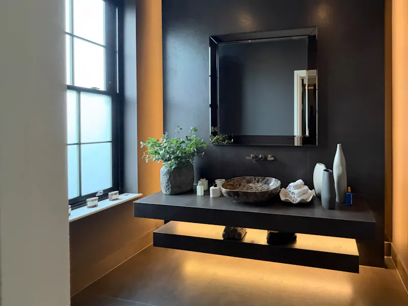 Bathroom at Contemporary Radlett House, D2909 (photo 55)
