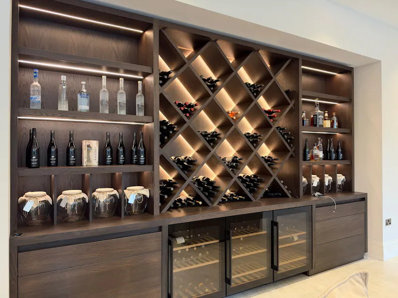Bar at Contemporary Radlett House, D2909 (photo 9)