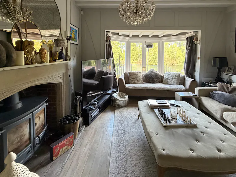 Riverside Tudor-Style Mansion, B2166 (photo 5)