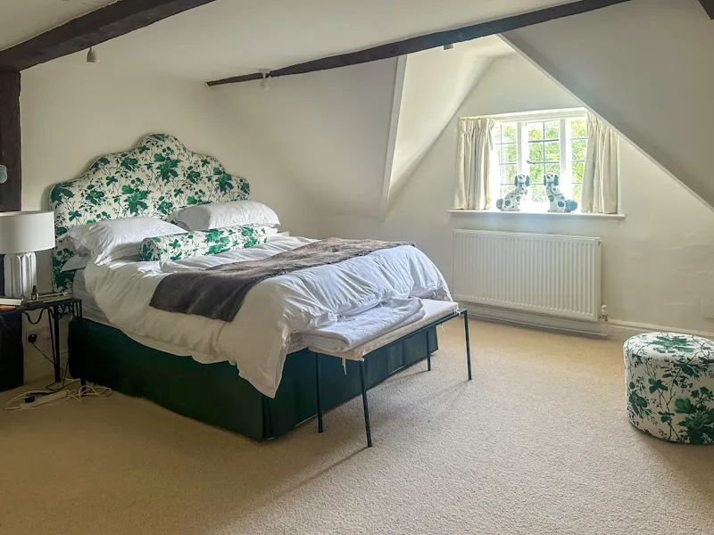 Bedroom at 17th Century Oxford Cottage, C965 (photo 19)