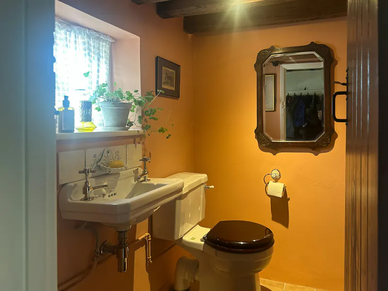 Bathroom at 17th Century Oxford Cottage, C965 (photo 17)
