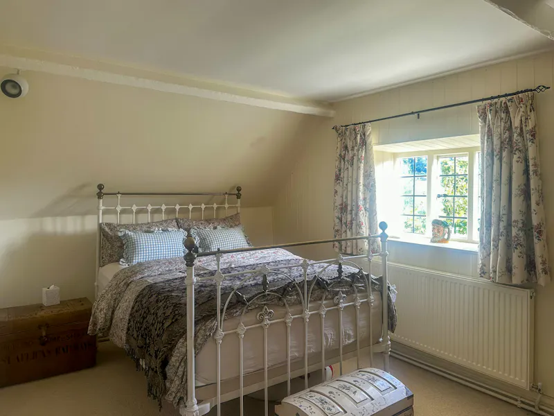 Bedroom at 17th Century Oxford Cottage, C965 (photo 22)