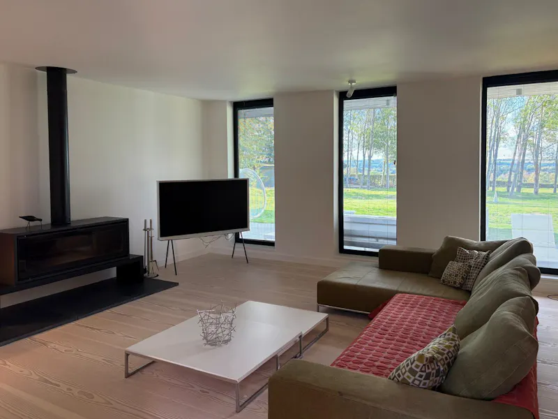 Living Room at Modern East Bridgford House, K523 (photo 12)
